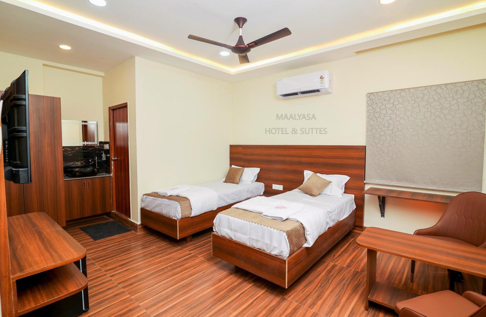 Maalyasa Hotel And Suites Хайдарабад Экстерьер фото