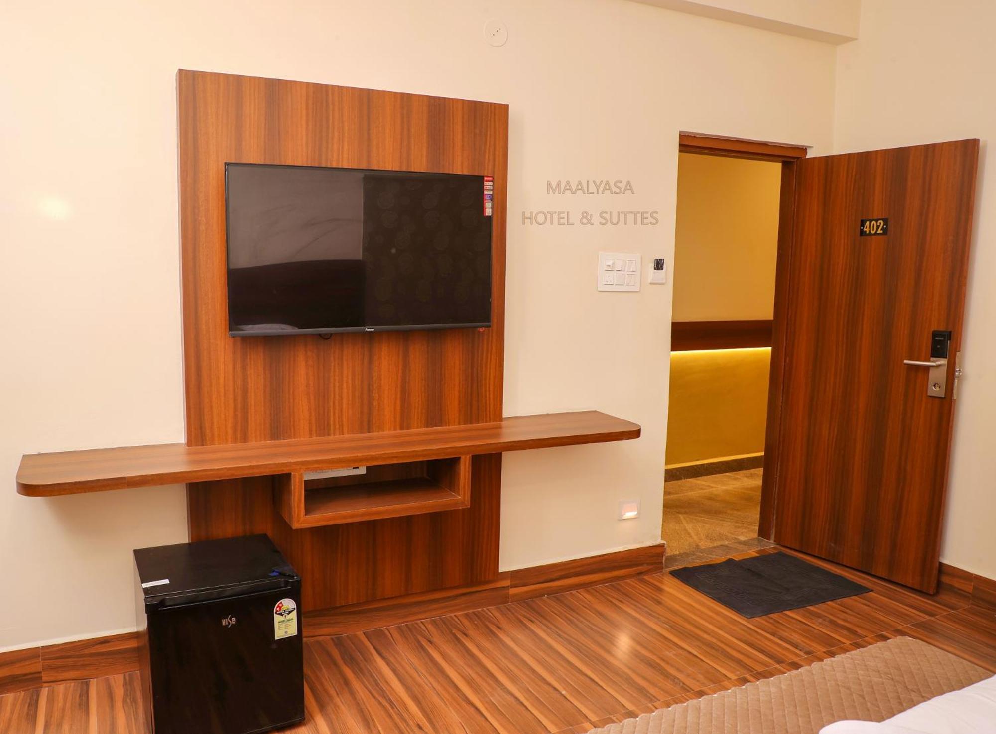 Maalyasa Hotel And Suites Хайдарабад Экстерьер фото